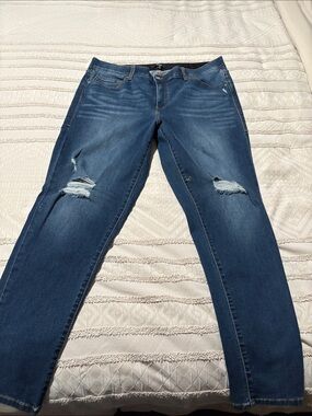 LuLaRoe Medium Blue Distressed Skinny Jeans